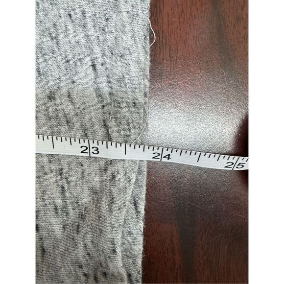 PINK Victoria’s Secret Short Sleeve Tee with Sequin Logo Size X-Small - Picture 9 of 9